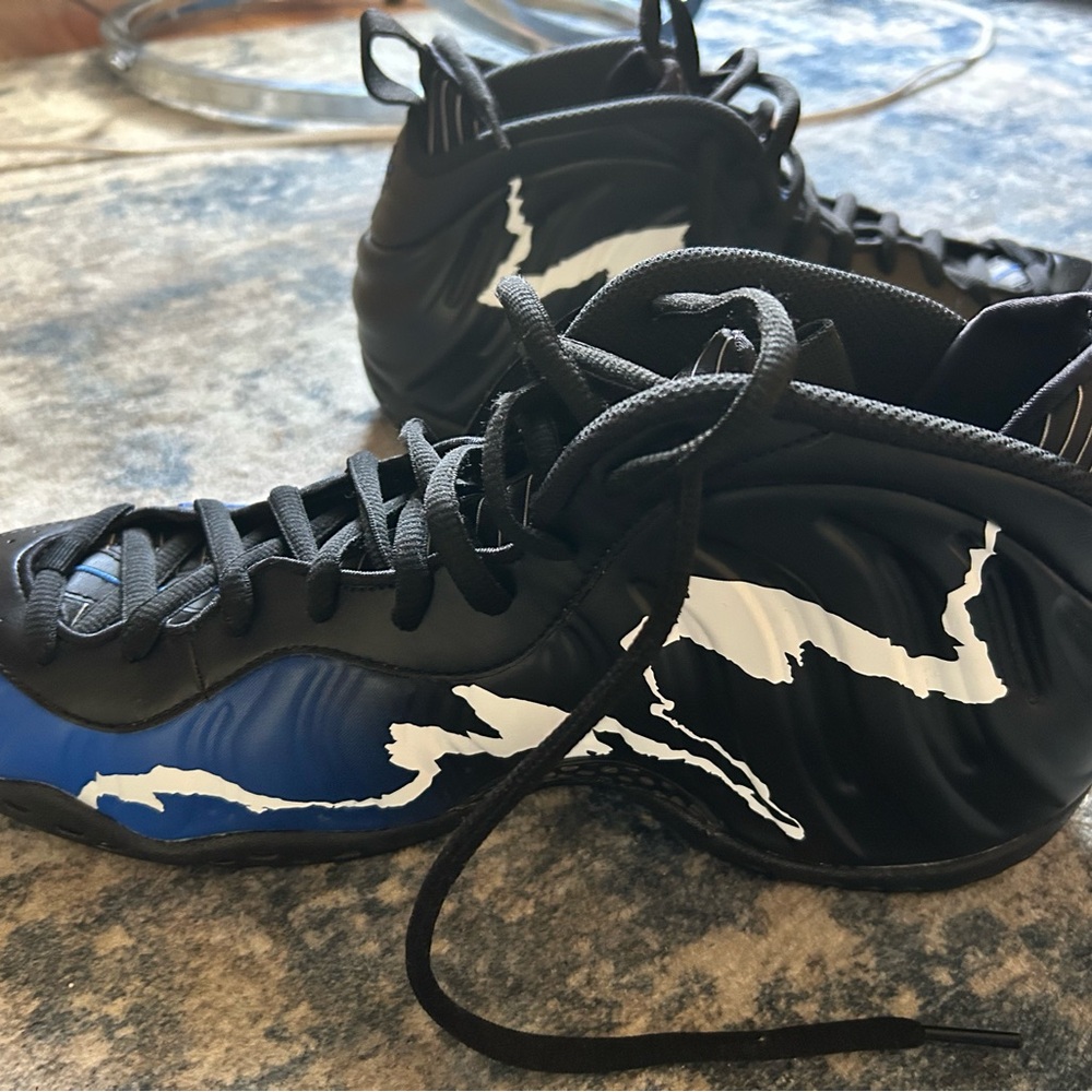 Nike Black and Blue foamposite Athletic Shoes